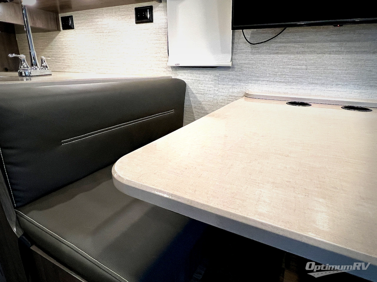 2020 Winnebago Vista 31B Photo 12