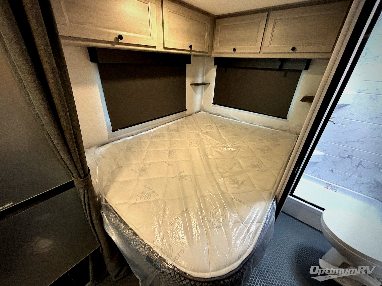 2027 Forest River Sunseeker 23504X4 Photo 16