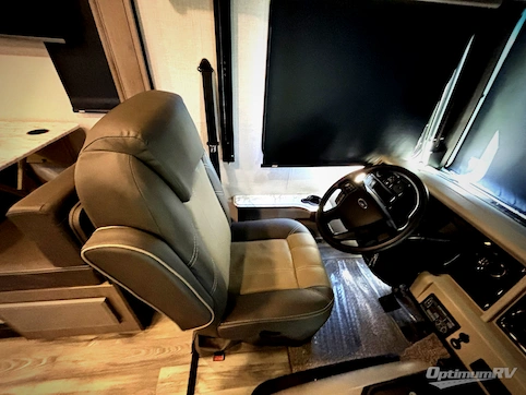 2024 Fleetwood Flair 32N RV Photo 2