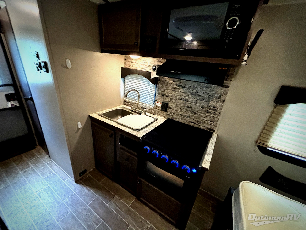 2021 Sunset Park Sun-Lite 18RD Photo 9