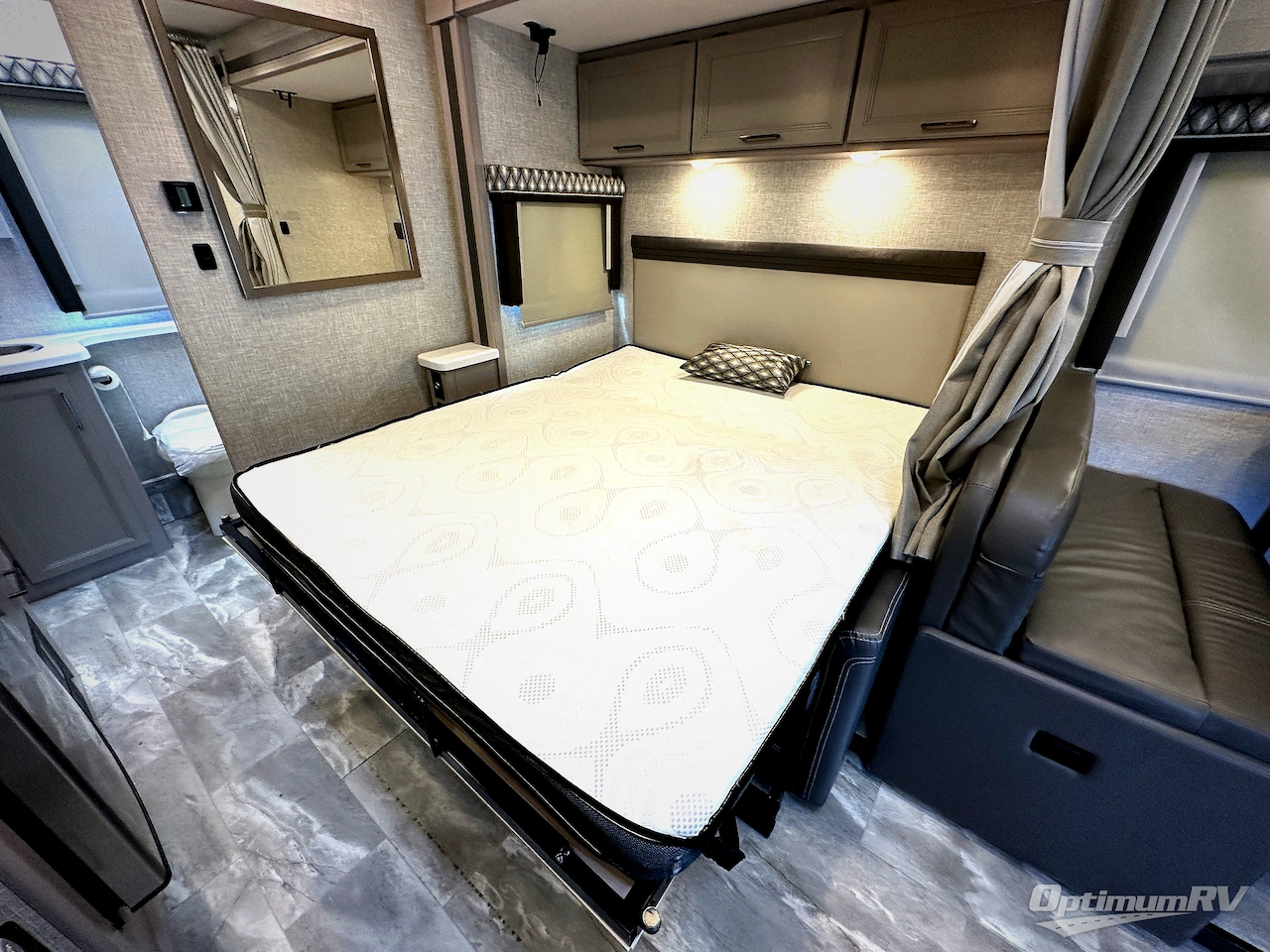 2021 Thor Quantum Sprinter CR24 Photo 10