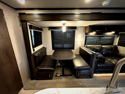 2020 Jayco Jay Flight 33RBTS RV Photo 2