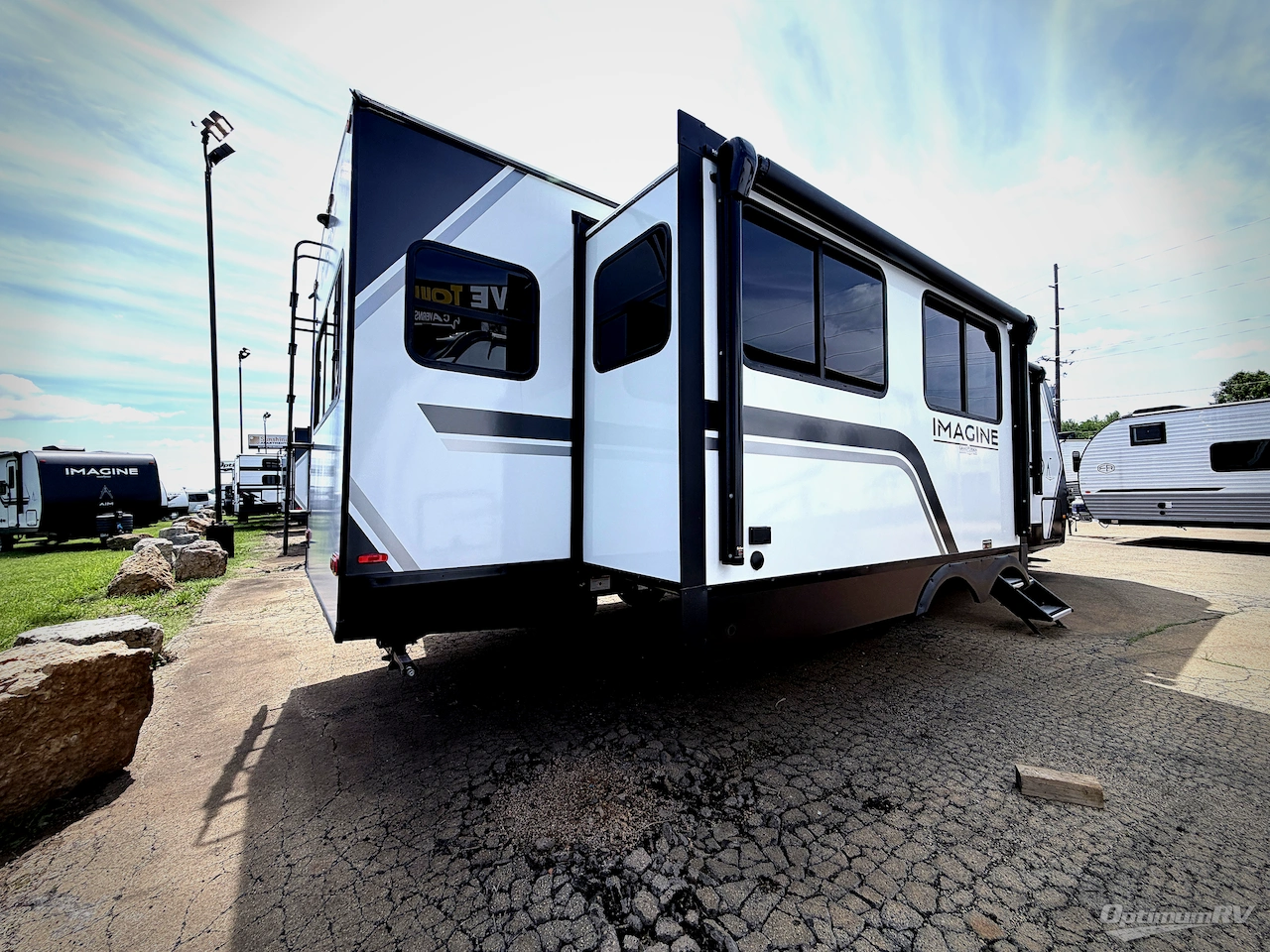 2026 Grand Design Imagine 2970RL Photo 2
