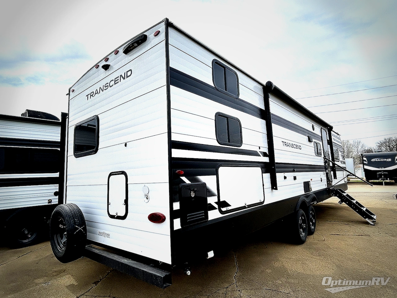 2025 Grand Design Transcend 335BHT Photo 2