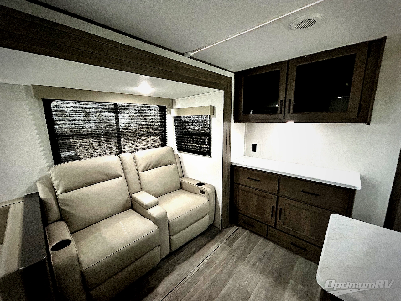 2025 Grand Design Transcend 335BHT Photo 6
