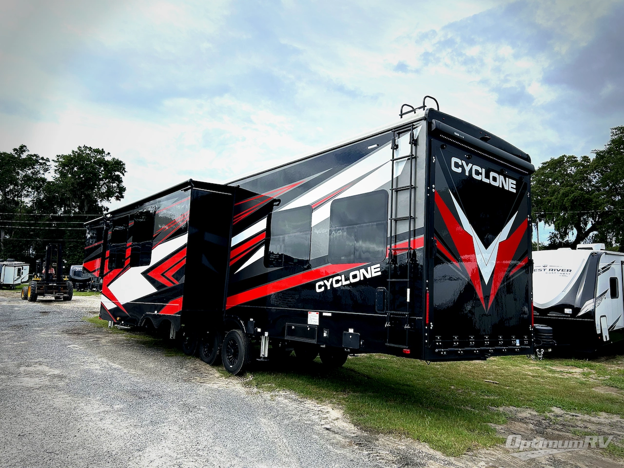 2025 Heartland Cyclone 4008 Photo 3
