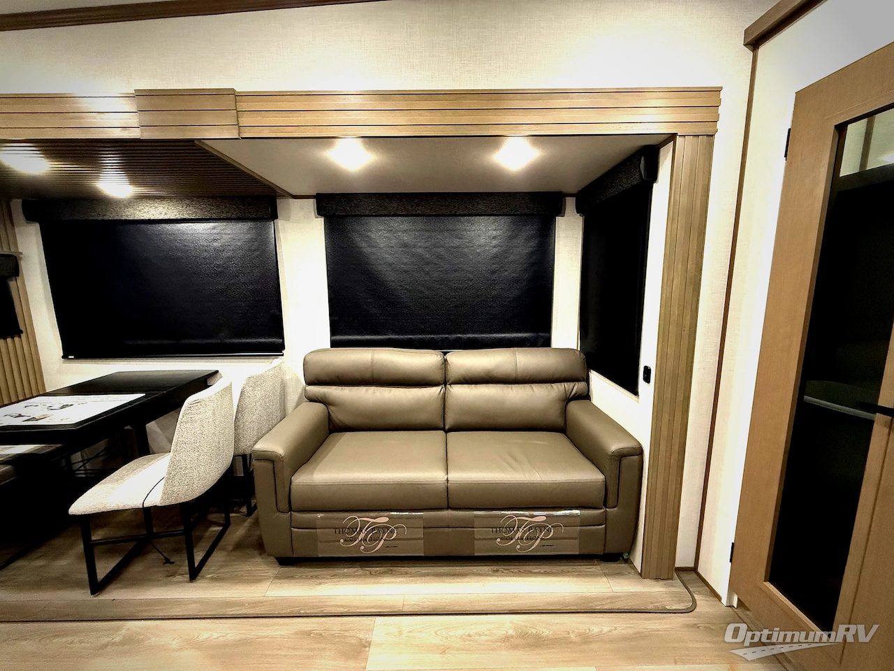 2025 KZ Durango 281RKD Photo 6