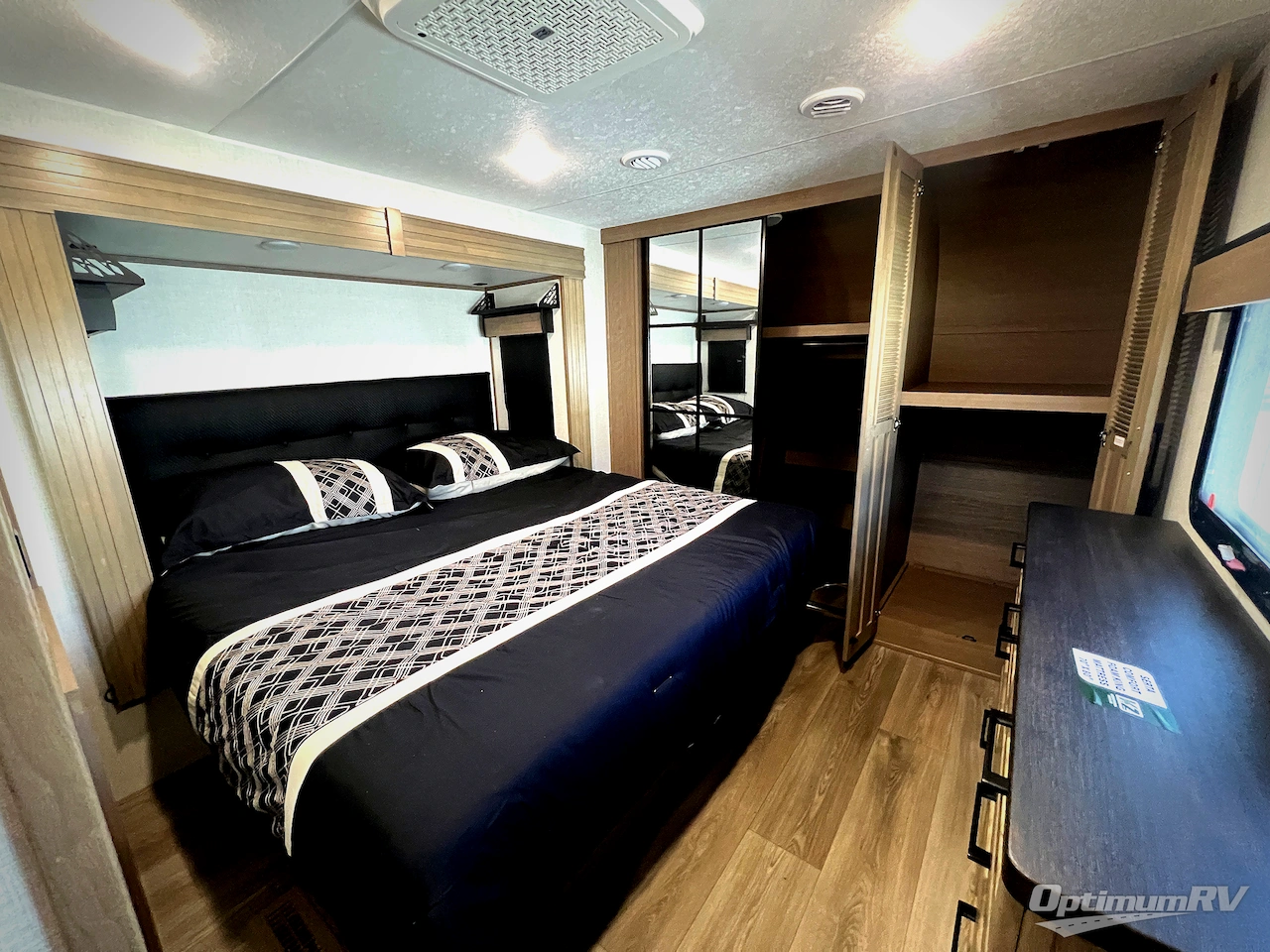 2025 KZ Durango 341RPT Photo 17