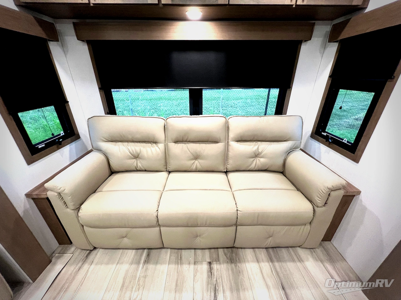 2026 KZ Durango 301RLT Photo 6