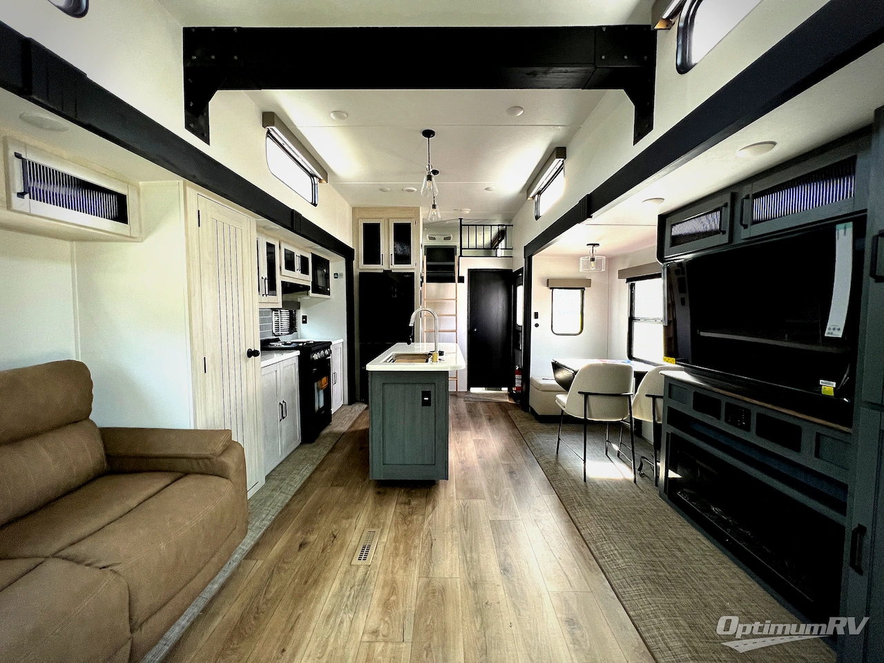 2026 Palomino Puma Destination 420LFT Photo 5