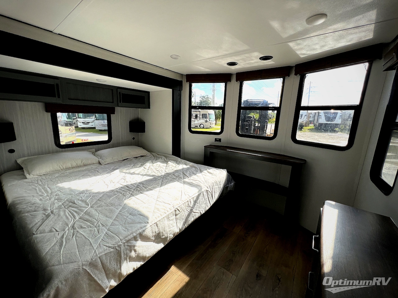 2026 Palomino Puma Destination 420LFT Photo 16