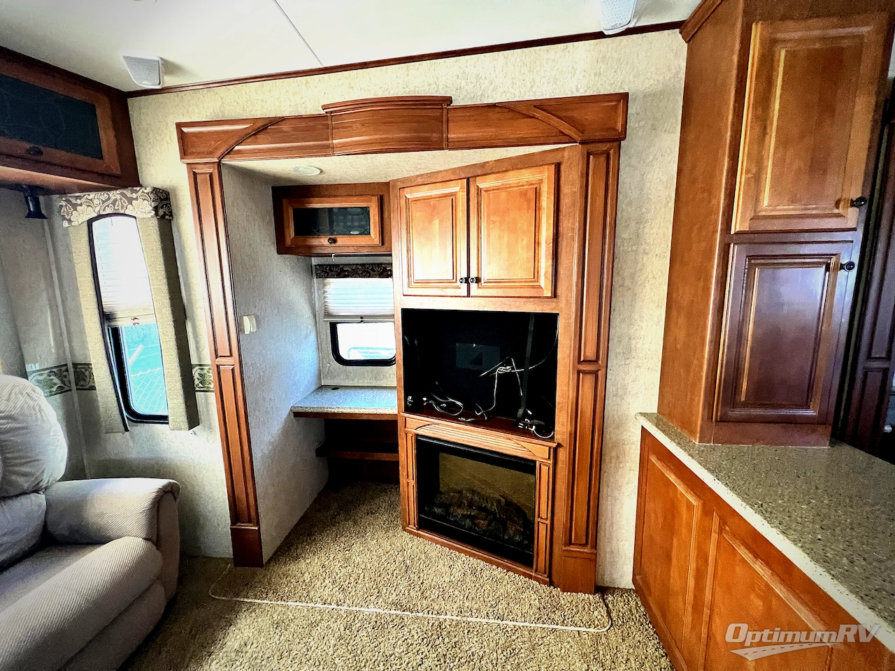 2011 Heartland Bighorn 3455RL Photo 8