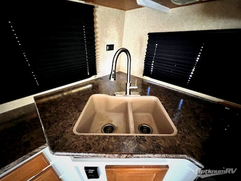 2010 Forest River Rockwood Signature Ultra Lite 8315BSS RV Photo 3