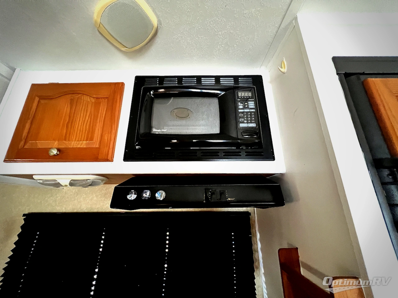 2010 Forest River Rockwood Signature Ultra Lite 8315BSS Photo 8