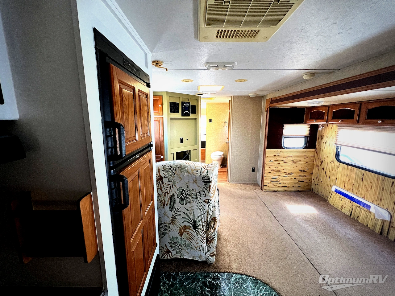 2010 Forest River Rockwood Signature Ultra Lite 8315BSS Photo 5