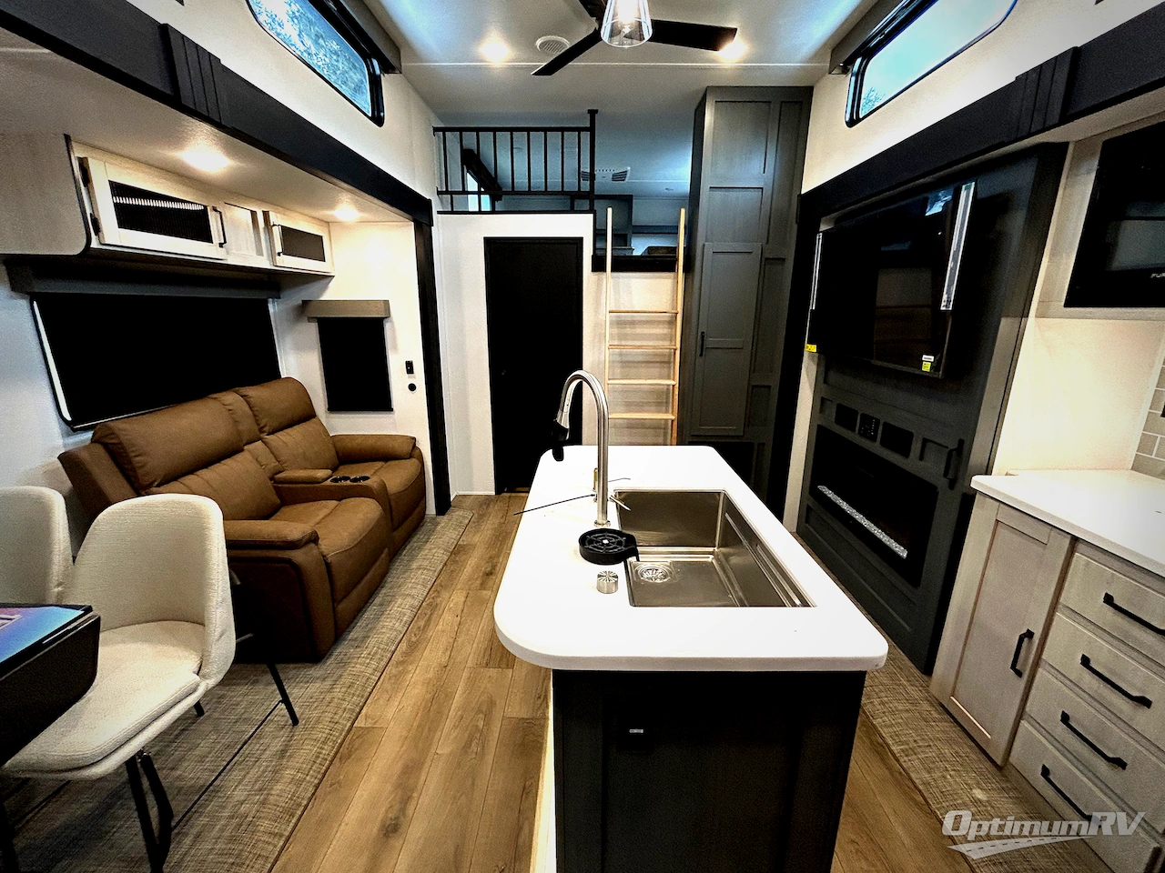 2026 Palomino Puma Destination 421LFT Photo 3