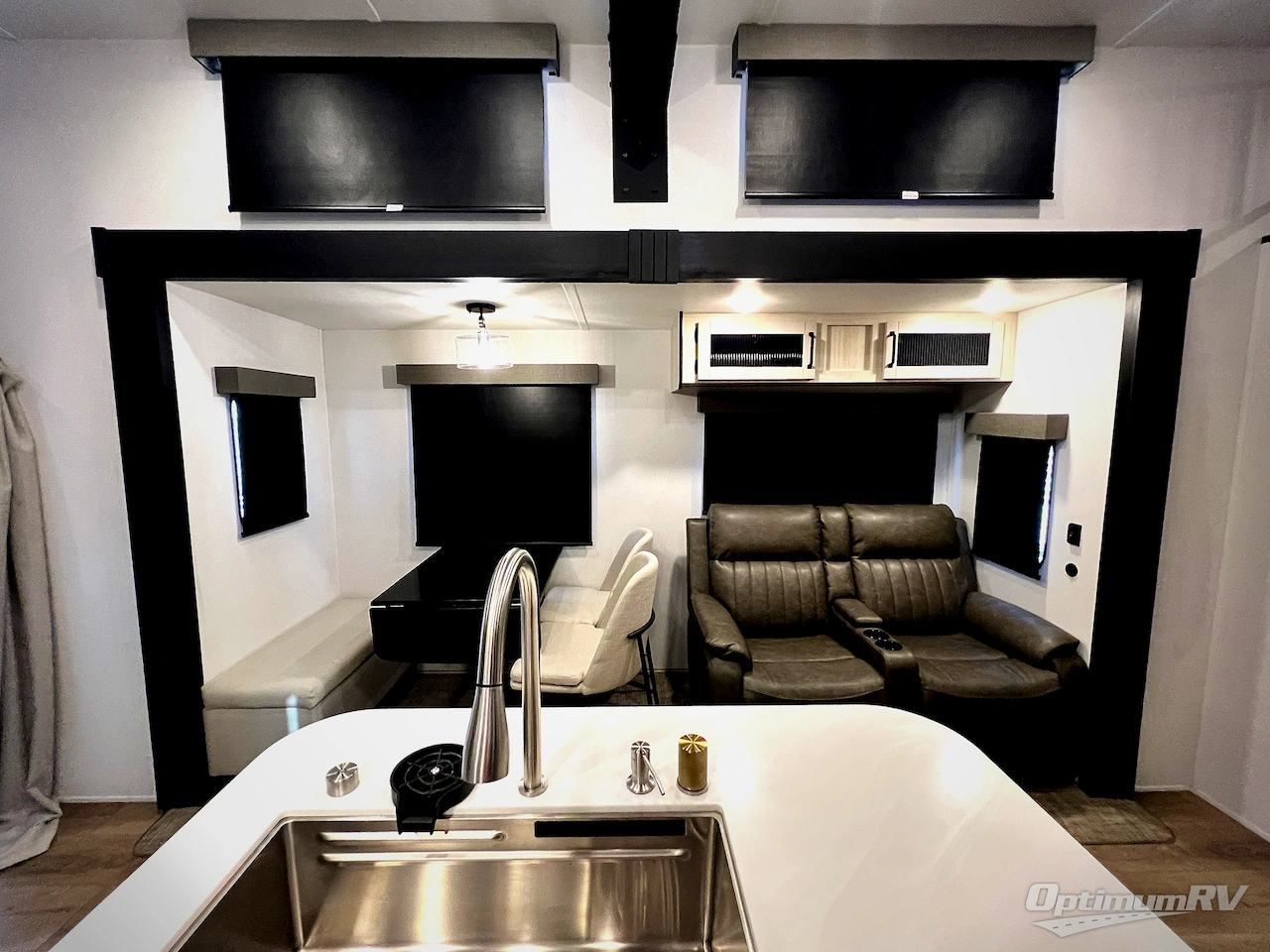 2026 Palomino Puma Destination 421LFT Photo 6