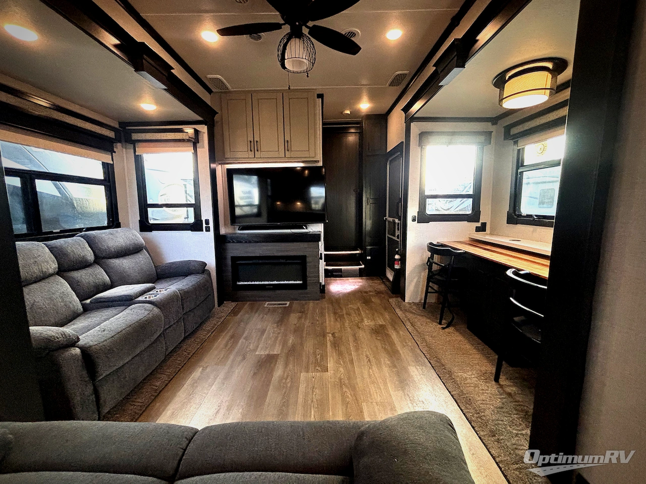 2021 Redwood Redwood 4001LK Photo 5