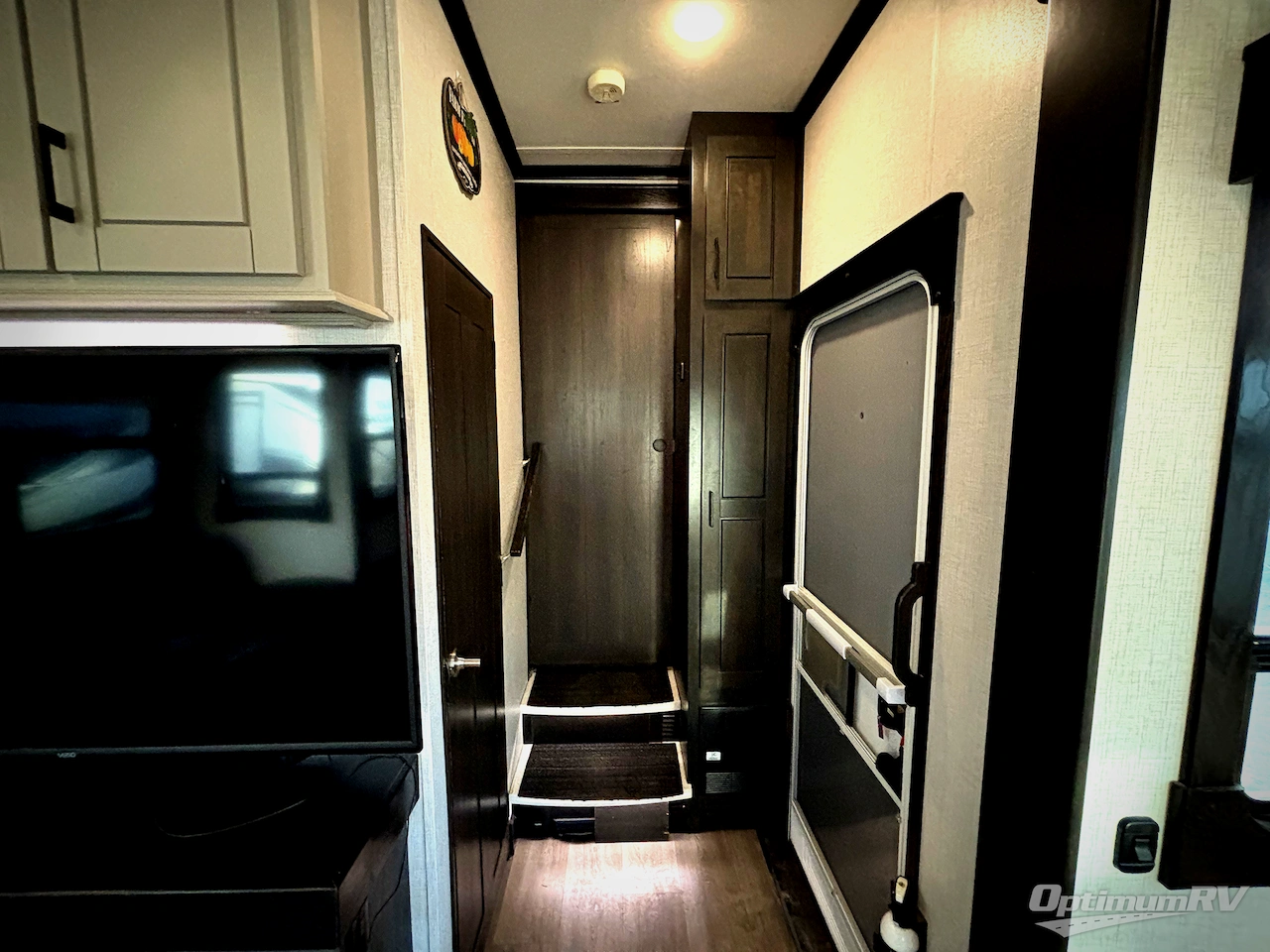 2021 Redwood Redwood 4001LK Photo 6