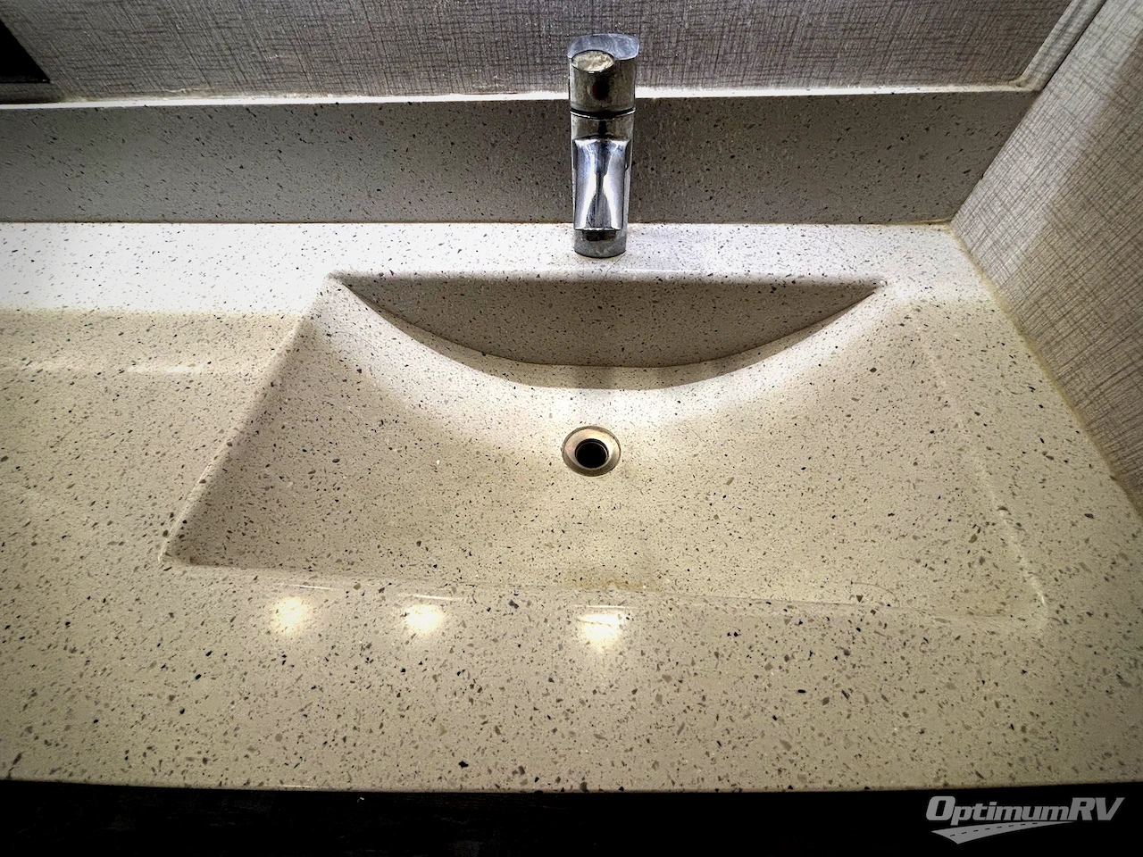 2021 Redwood Redwood 4001LK Photo 9