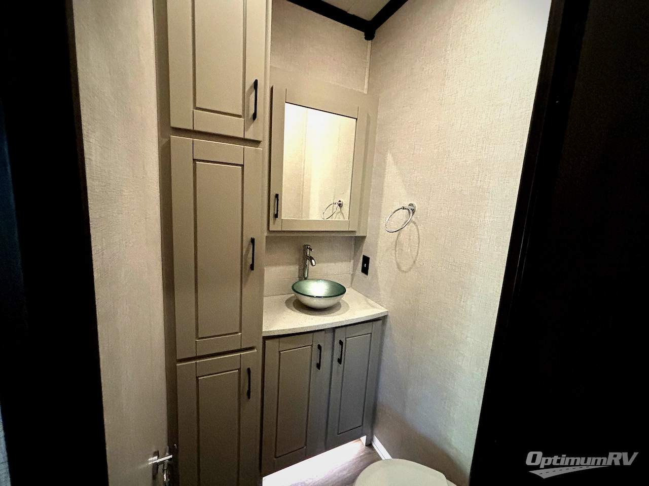 2021 Redwood Redwood 4001LK Photo 14