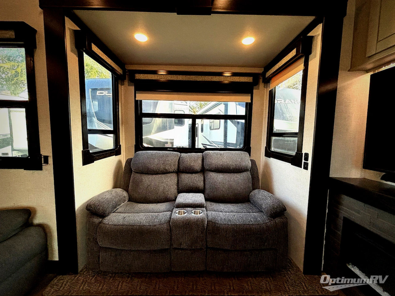 2021 Redwood Redwood 4001LK Photo 17