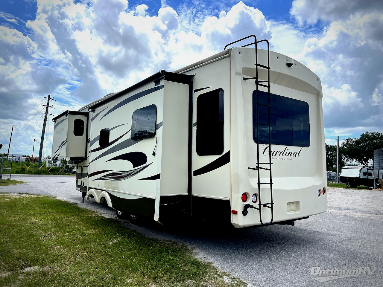2016 Forest River Cardinal 3250RL Photo 2