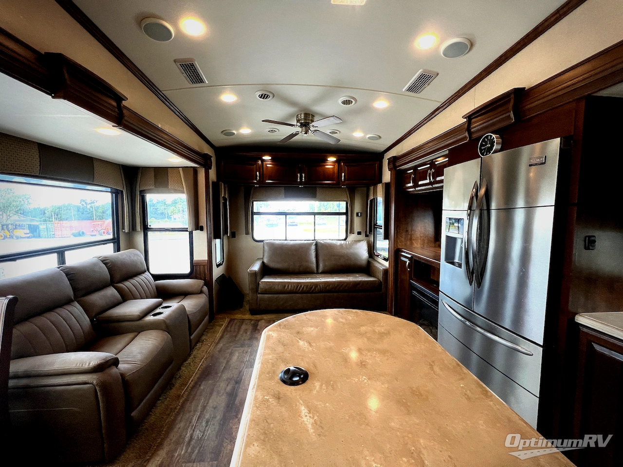 2016 Forest River Cardinal 3250RL Photo 4
