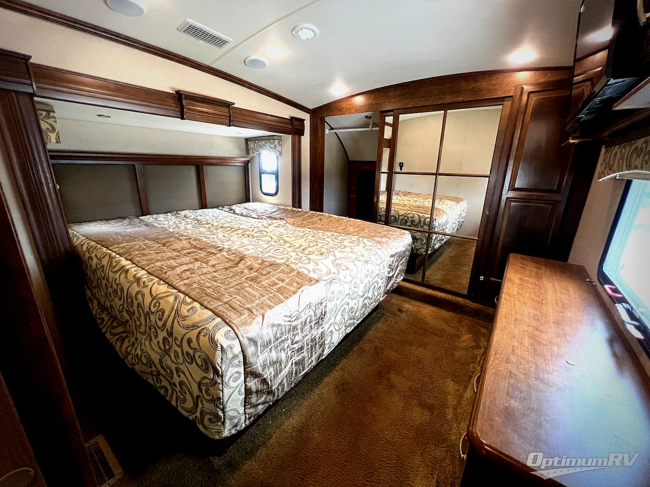 2016 Forest River Cardinal 3250RL Photo 17