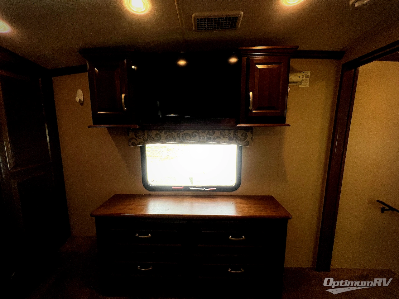2016 Forest River Cardinal 3250RL Photo 18