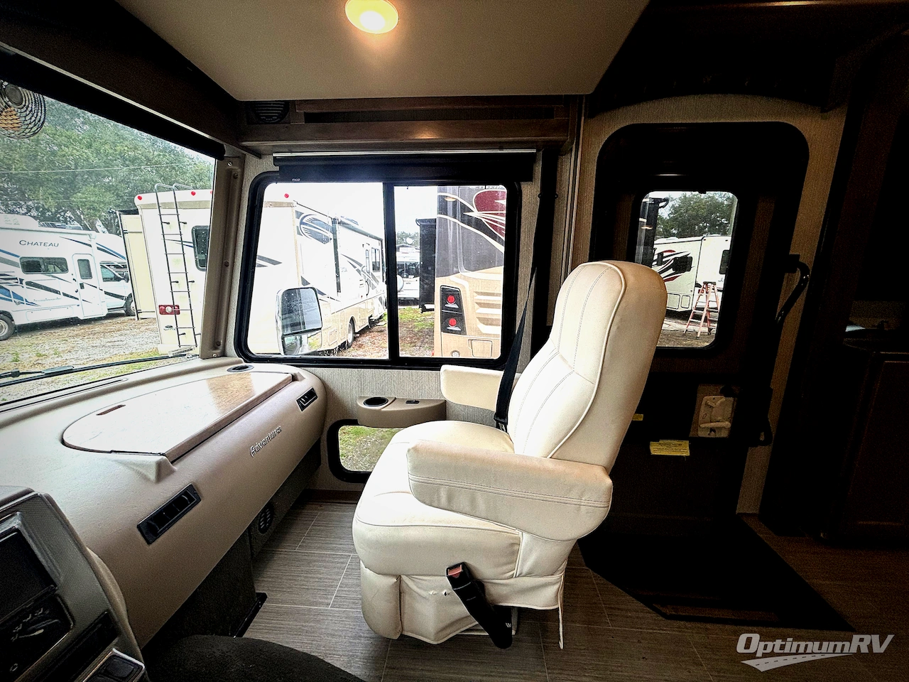 2022 Winnebago Adventurer 36Z Photo 8