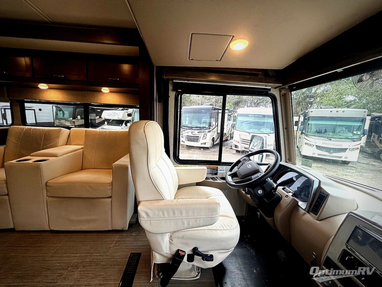 2022 Winnebago Adventurer 36Z Photo 9