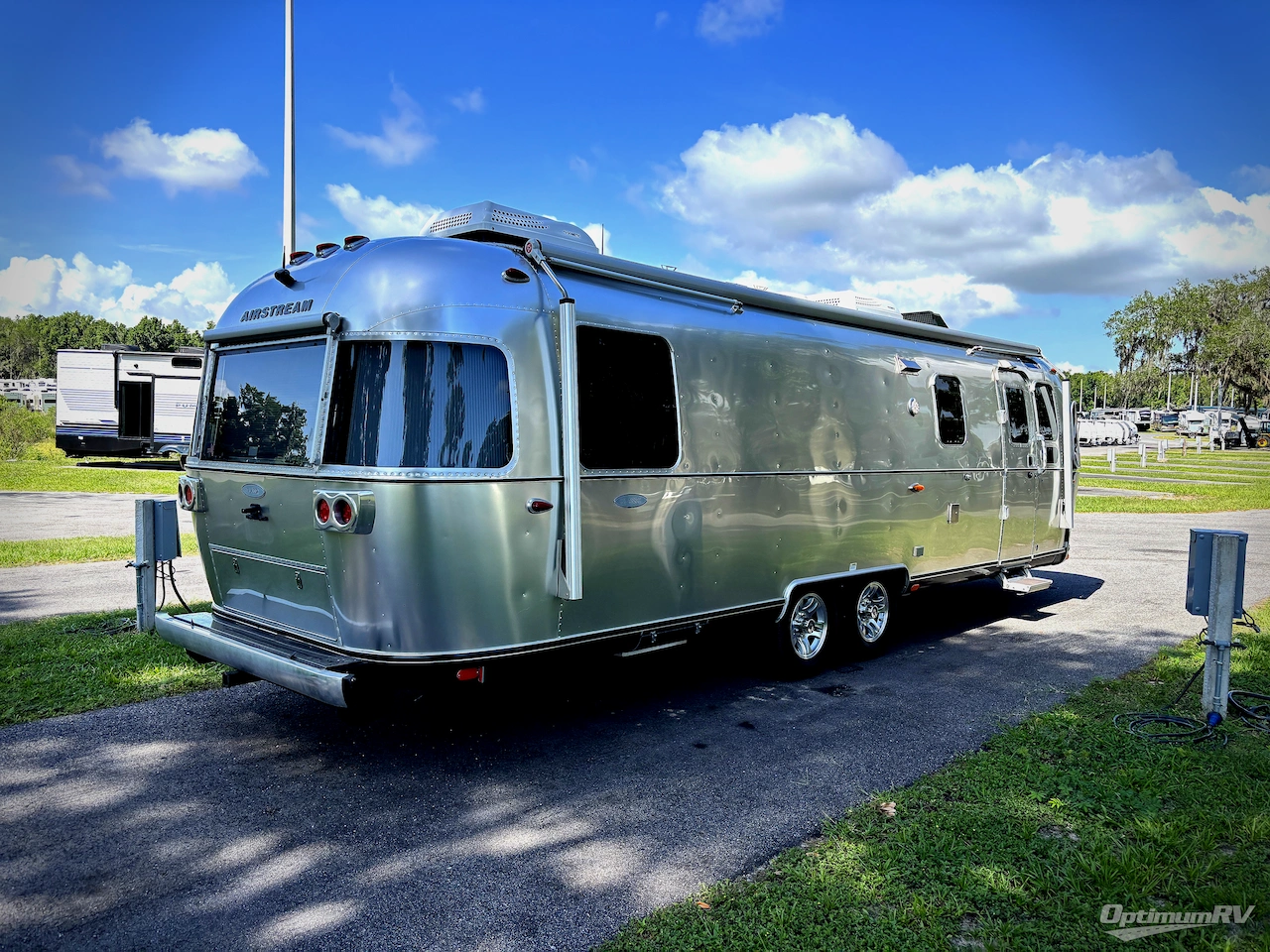 2017 Airstream Classic 30 Photo 2