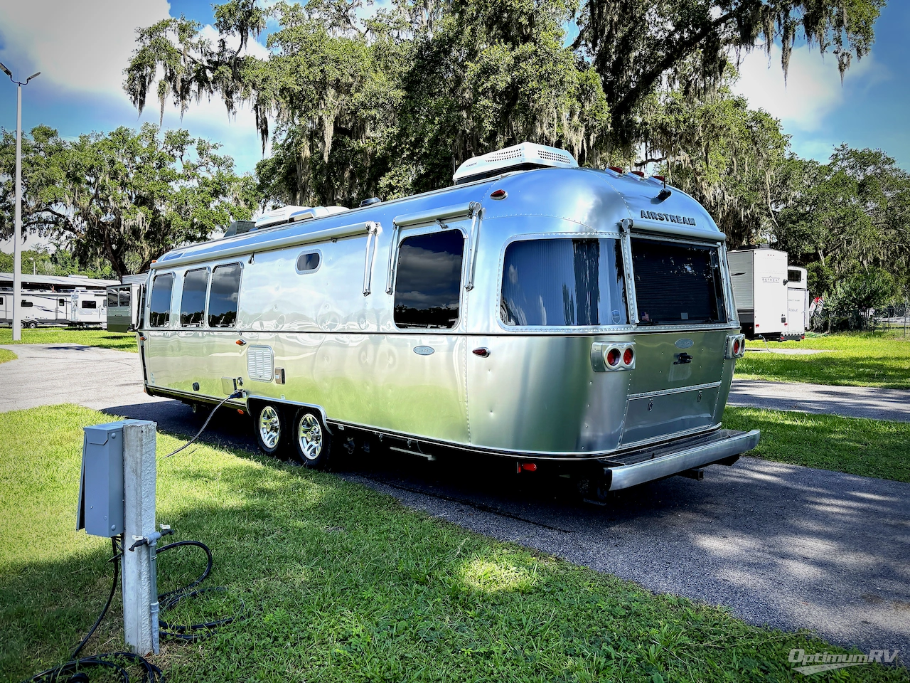 2017 Airstream Classic 30 Photo 3