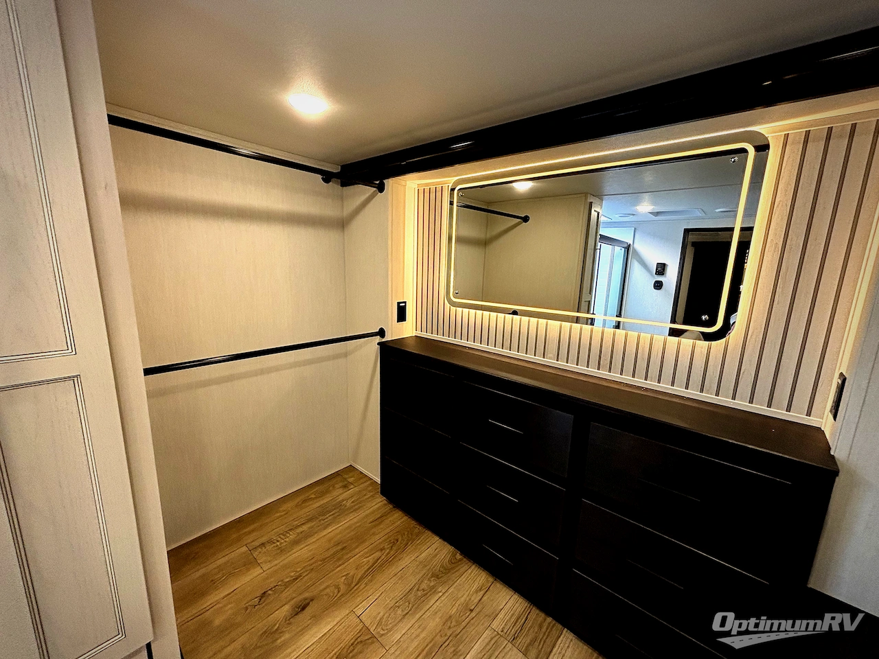 2026 Forest River Cherokee Sabre 36EST Photo 9