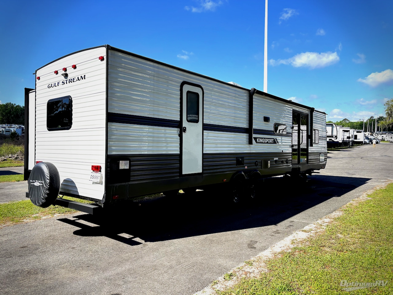 2024 Gulf Stream Kingsport Supreme Series 36FRSG Photo 2