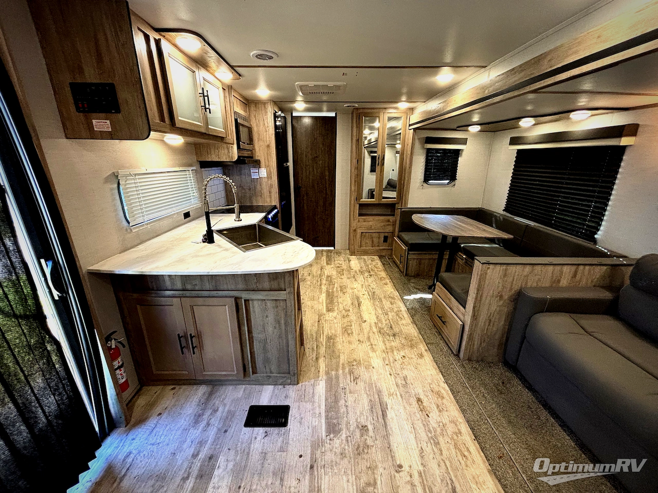 2024 Gulf Stream Kingsport Supreme Series 36FRSG Photo 4