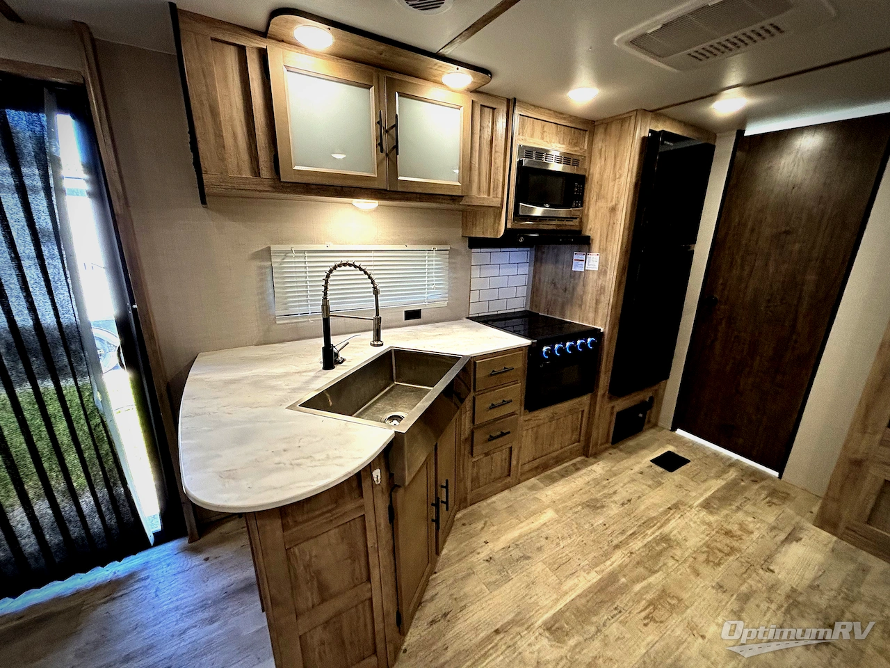 2024 Gulf Stream Kingsport Supreme Series 36FRSG Photo 9