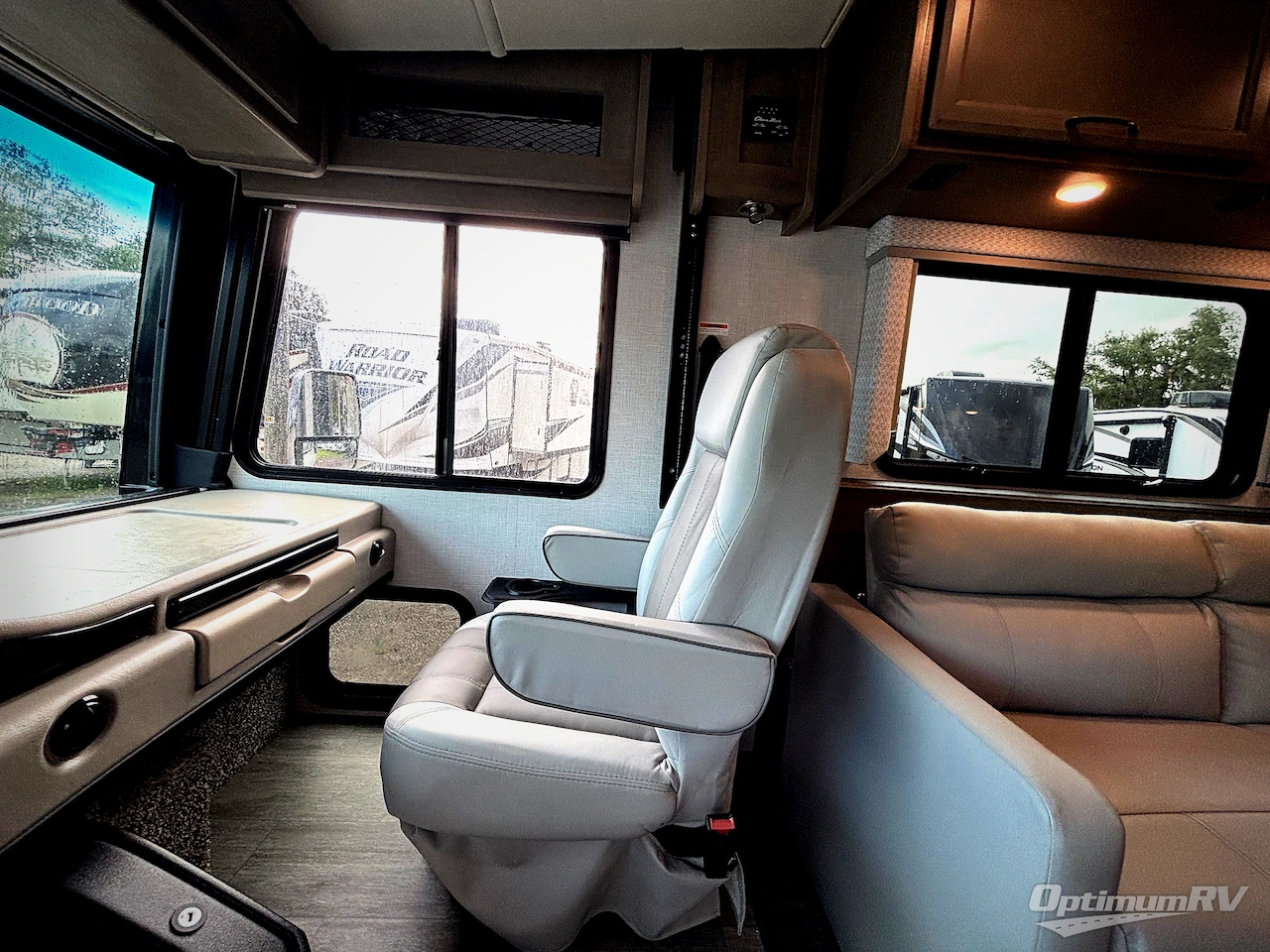 2024 Holiday Rambler Admiral 28A Photo 8