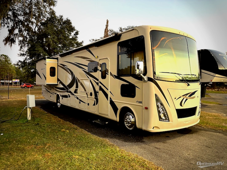 2017 Thor Windsport 35M RV Photo 1