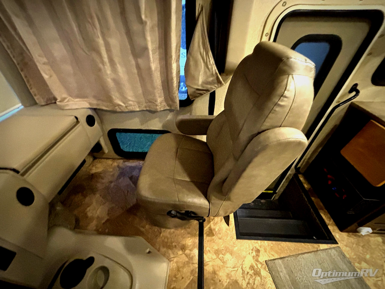 2017 Thor Windsport 35M Photo 9