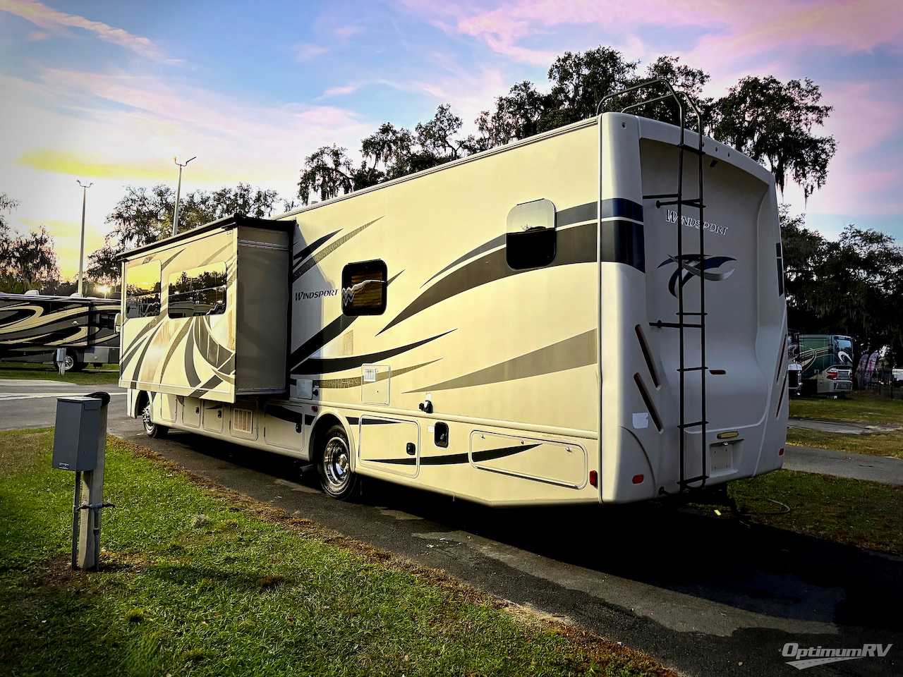 2017 Thor Windsport 35M Photo 3