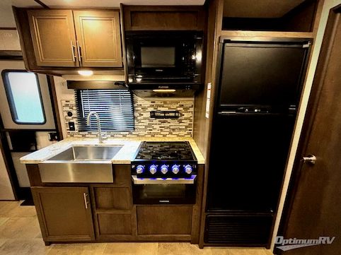 2020 Dutchmen Coleman Lantern Series 300TQ RV Photo 2