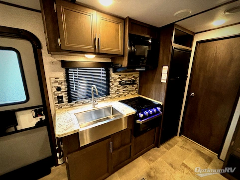 2020 Dutchmen Coleman Lantern Series 300TQ RV Photo 3