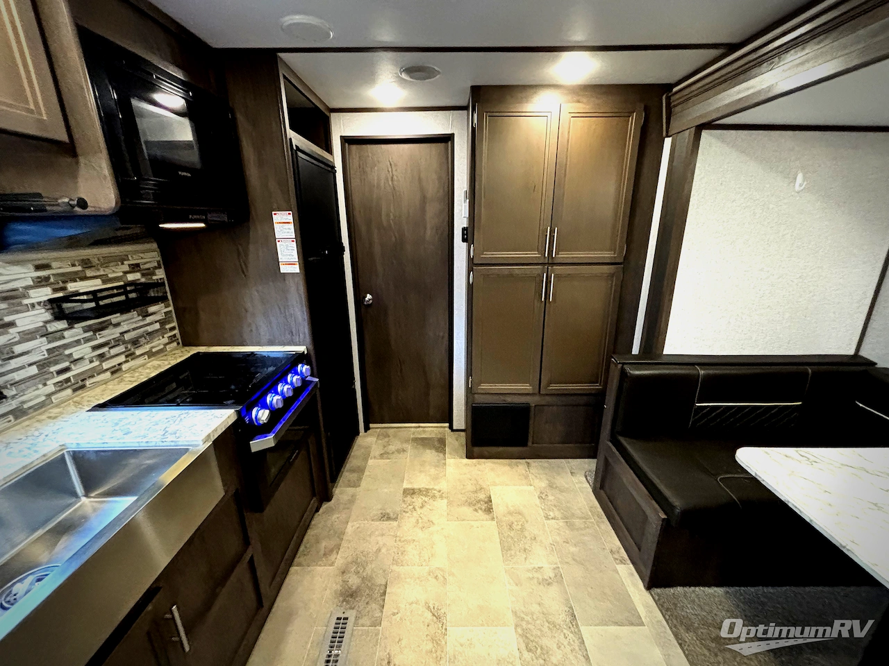 2020 Dutchmen Coleman Lantern Series 300TQ Photo 3