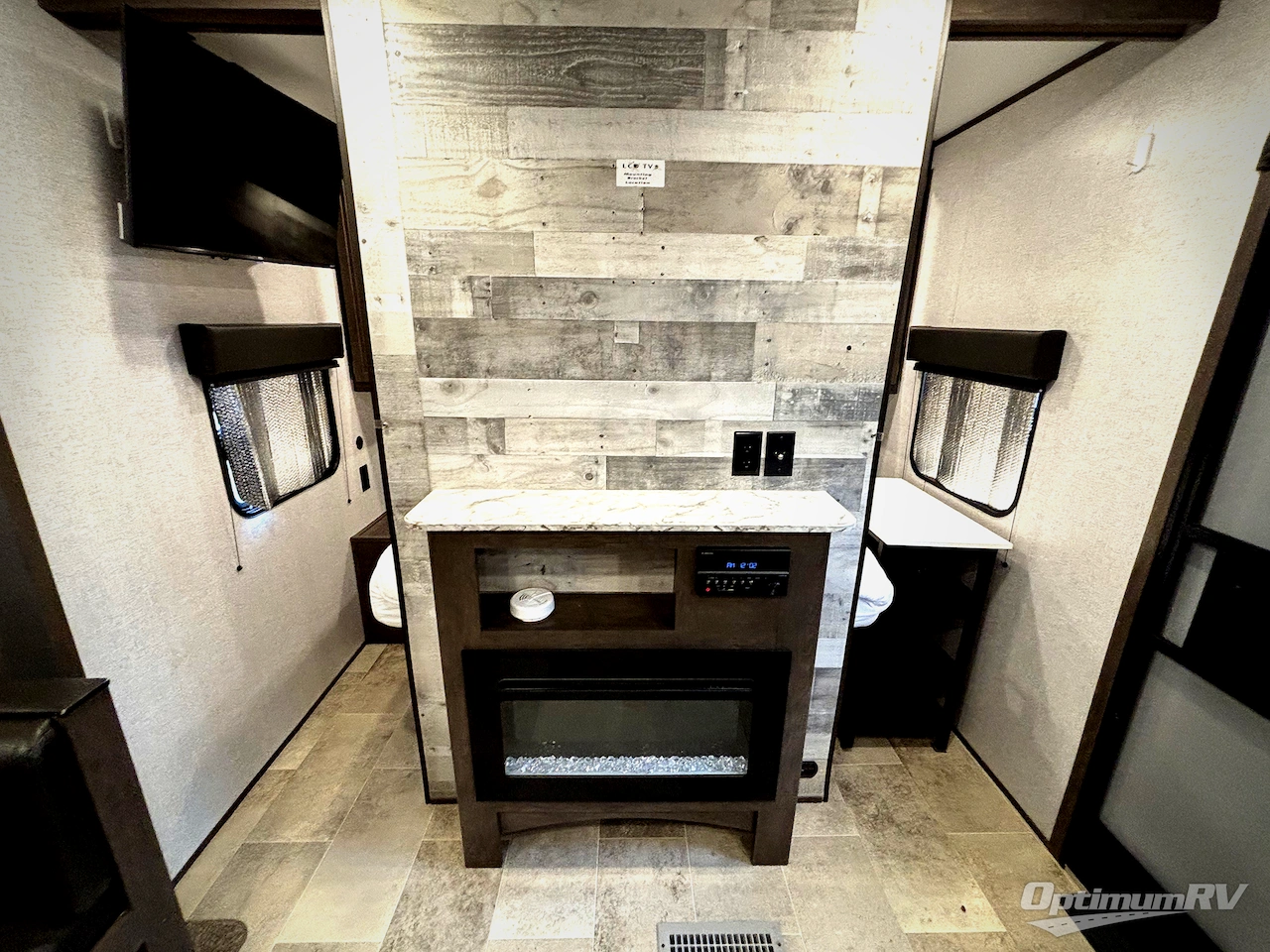 2020 Dutchmen Coleman Lantern Series 300TQ Photo 8