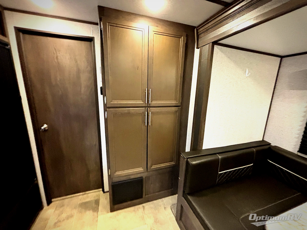 2020 Dutchmen Coleman Lantern Series 300TQ Photo 11