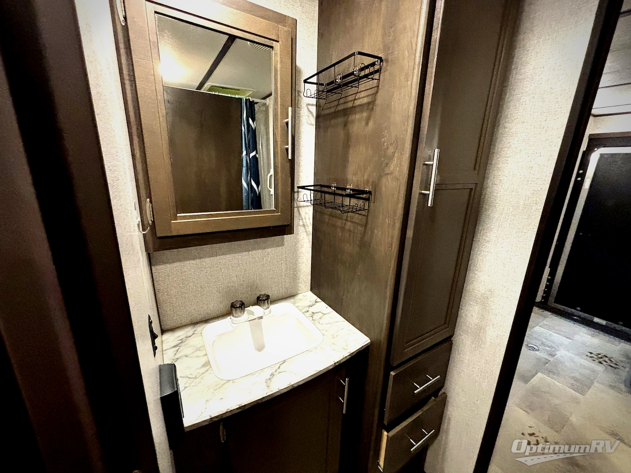 2020 Dutchmen Coleman Lantern Series 300TQ Photo 12