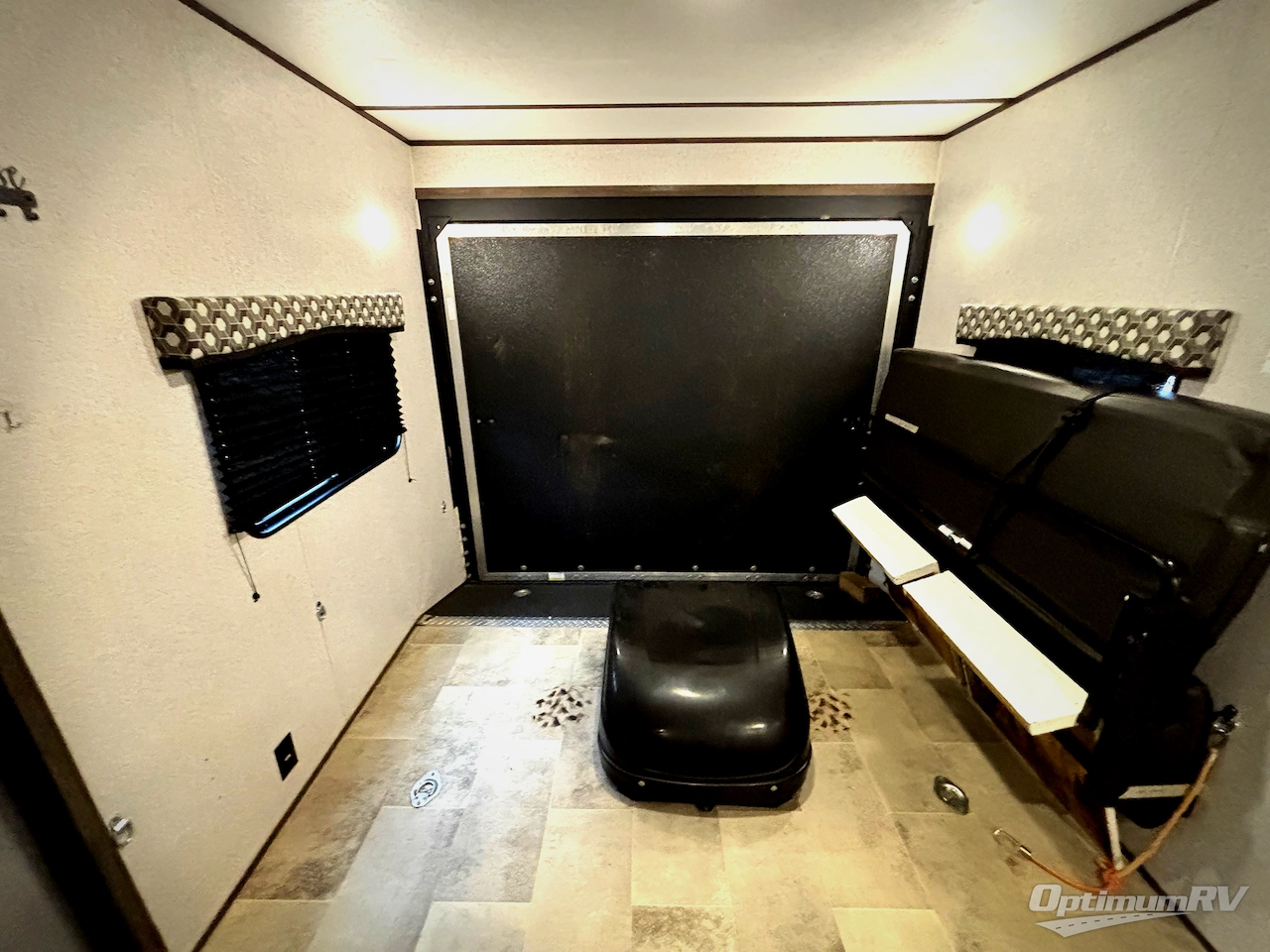 2020 Dutchmen Coleman Lantern Series 300TQ Photo 14