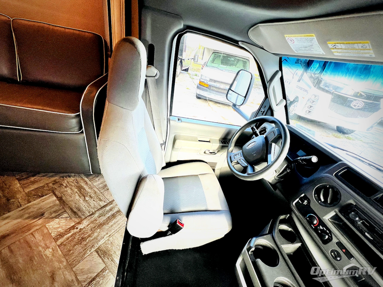 2023 Forest River Sunseeker LE 3250DSLE Ford Photo 9